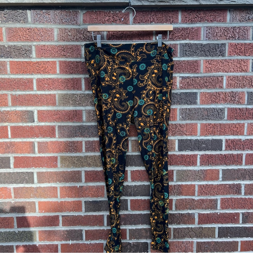 LuLaRoe Black and Gold Patterned Mid Rise Leggings